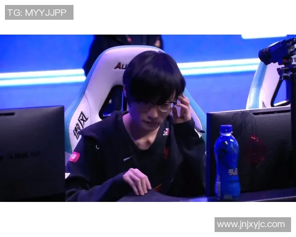 S15LOL赛事与和平精英热议FPX实力争议引发电竞圈广泛讨论